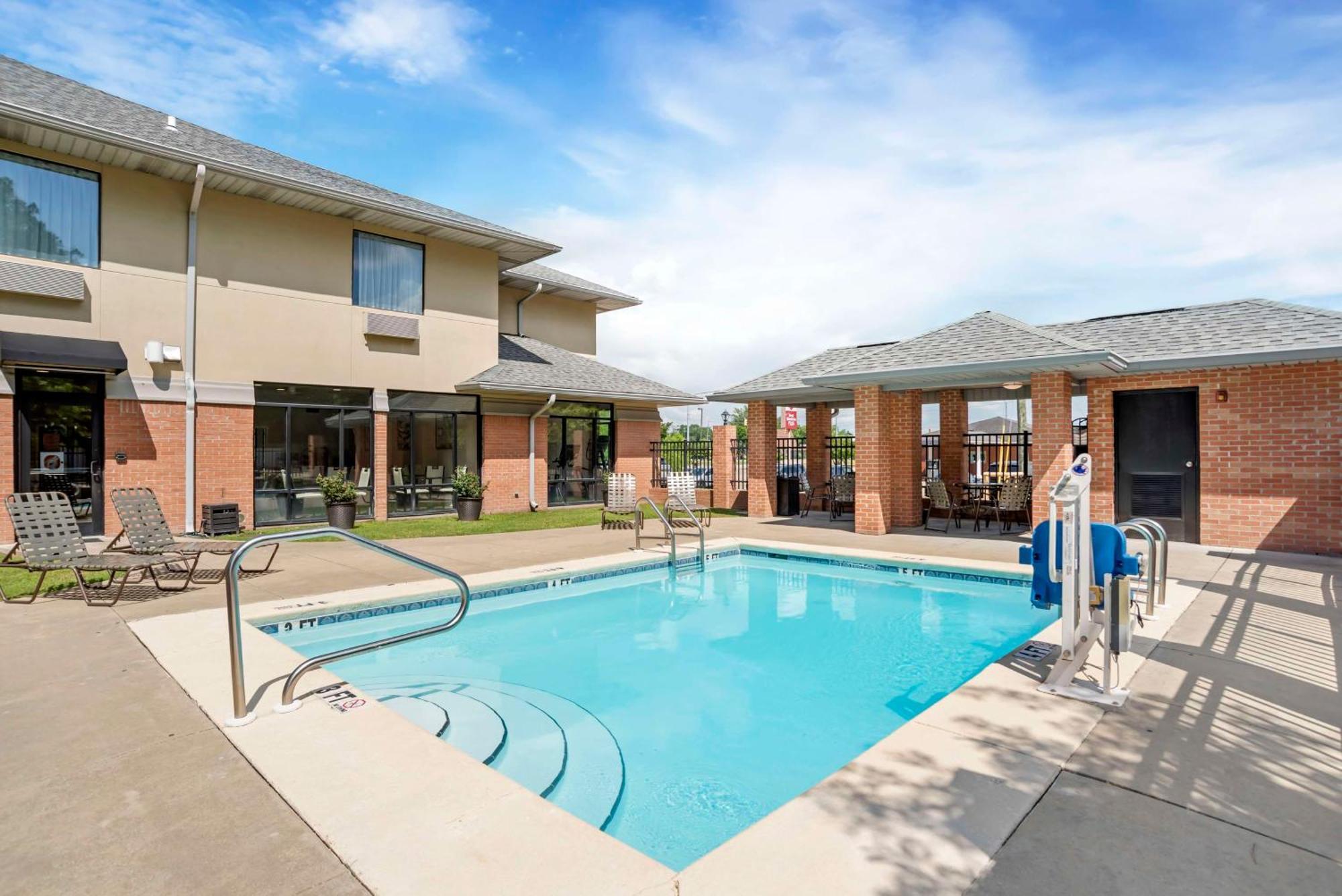 Best Western Plus Two Rivers Hotel & Suites Demopolis Exterior photo