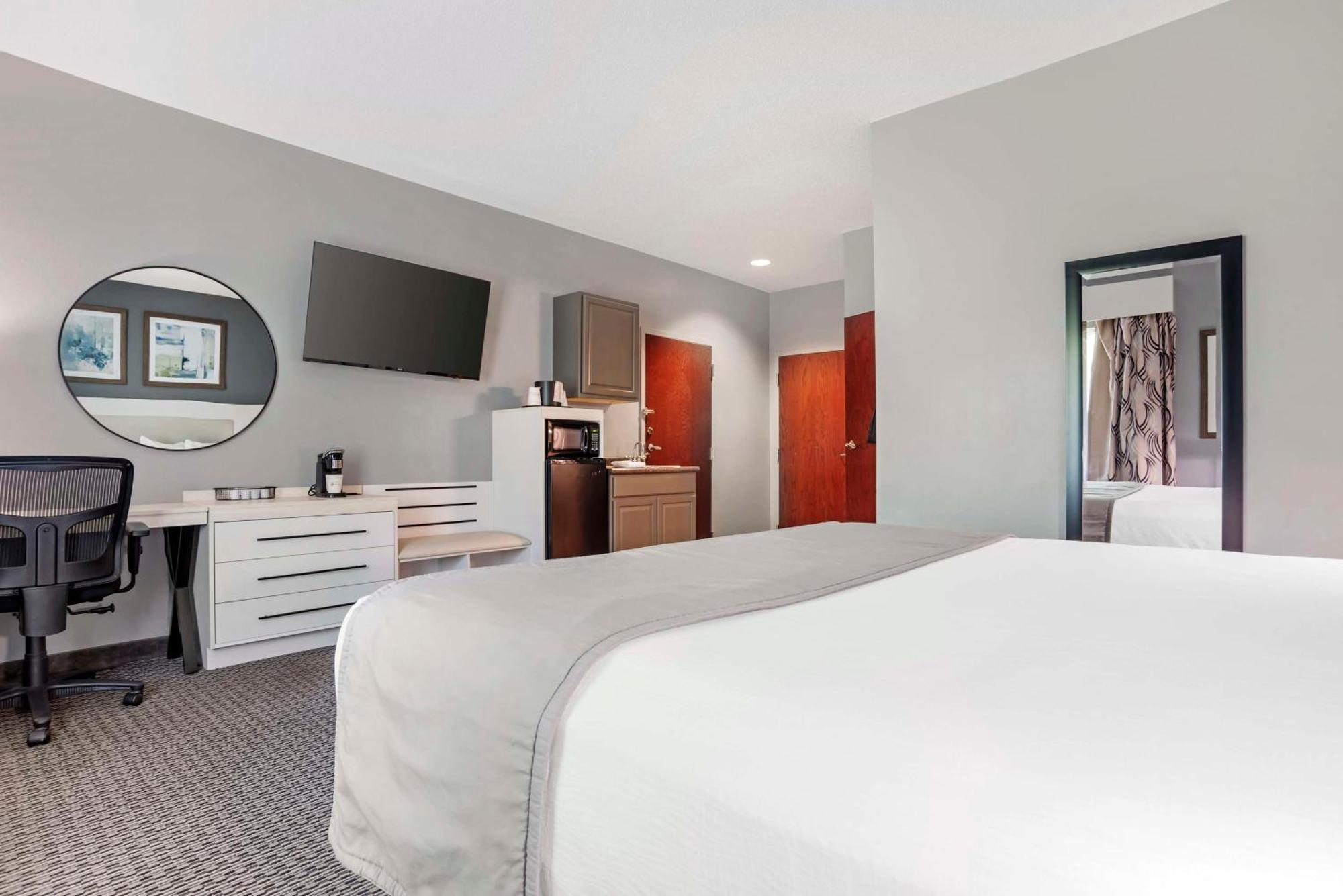 Best Western Plus Two Rivers Hotel & Suites Demopolis Exterior photo