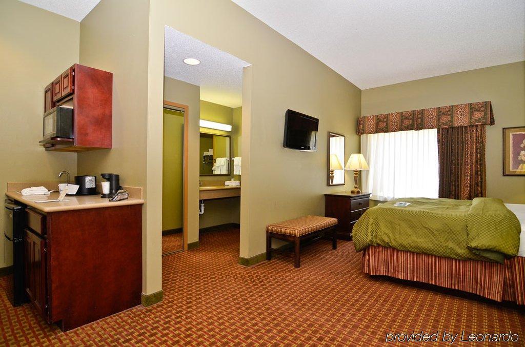 Best Western Plus Two Rivers Hotel & Suites Demopolis Room photo